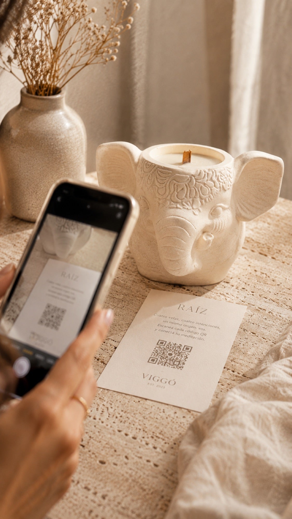 Tarjeta RAÍZ con código QR para la meditación guiada — VIGGÓ STUDIO
